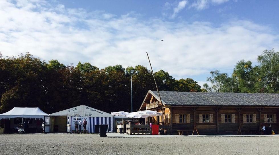 Oktoberfest Wiesn Camp Lodge Μόναχο Εξωτερικό φωτογραφία