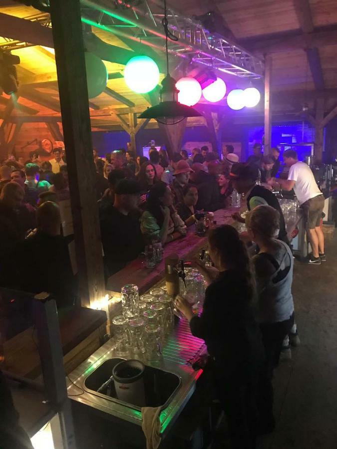 Oktoberfest Wiesn Camp Lodge Μόναχο Εξωτερικό φωτογραφία