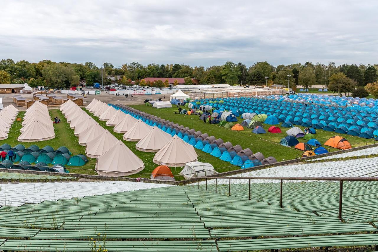 Oktoberfest Wiesn Camp Lodge Μόναχο Εξωτερικό φωτογραφία